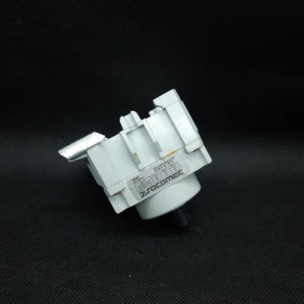 Socomec On Load Isolator 3P 40 Ampere with Handle - 21003004+210090001